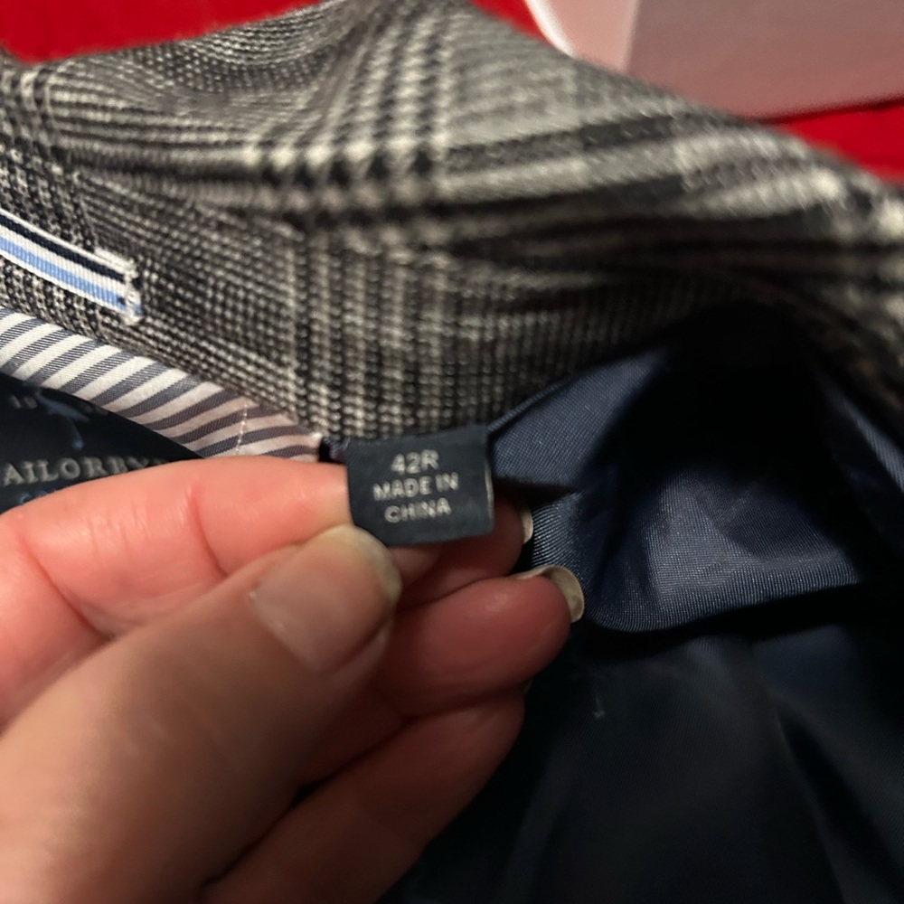 Tailorbyrd Men's Black and Gray Plaid Blazer - Picture 7 of 7